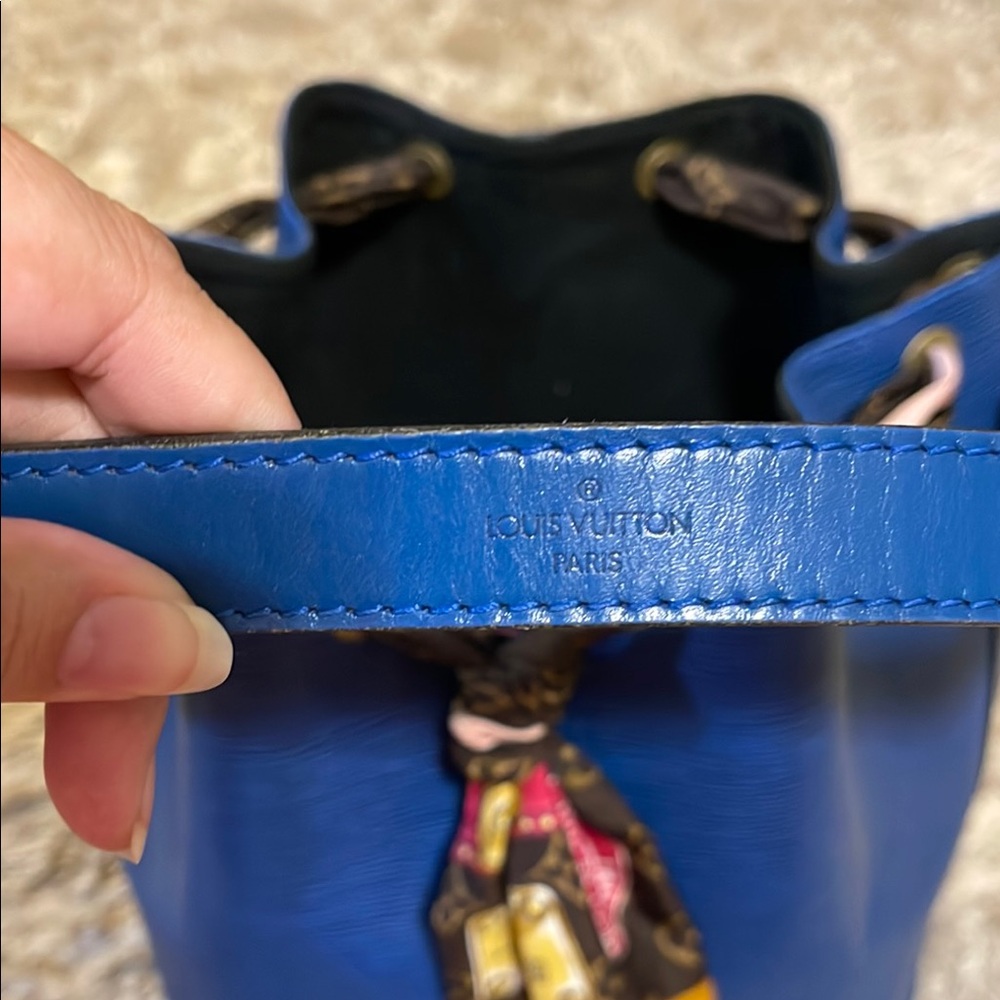 Louis Vuitton Toledo Blue Epi Noe Bag, Gold Hardware, Summer Trunks Bandeau - Picture 7 of 17